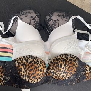 4 pairs of Victoria’s Secret bras size 36C